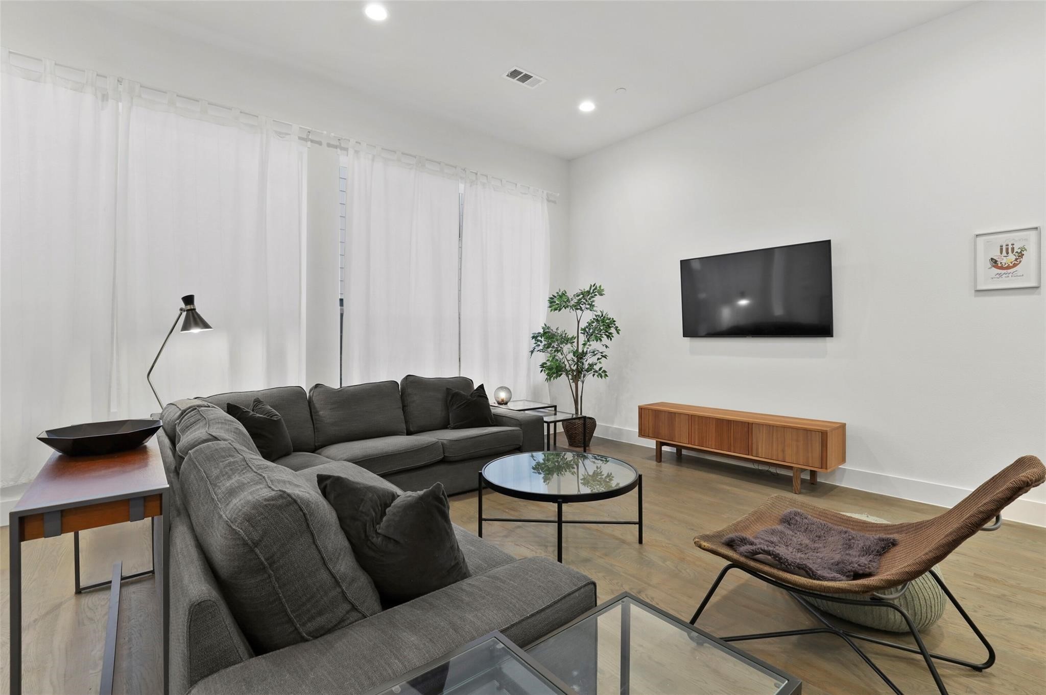 2226 N Garrett Avenue 105