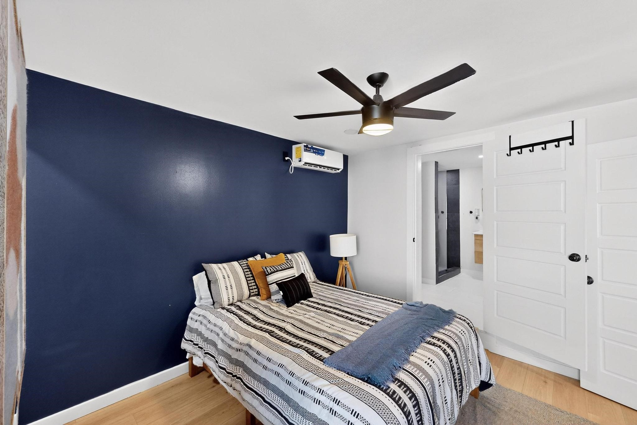 712 W 8th Street