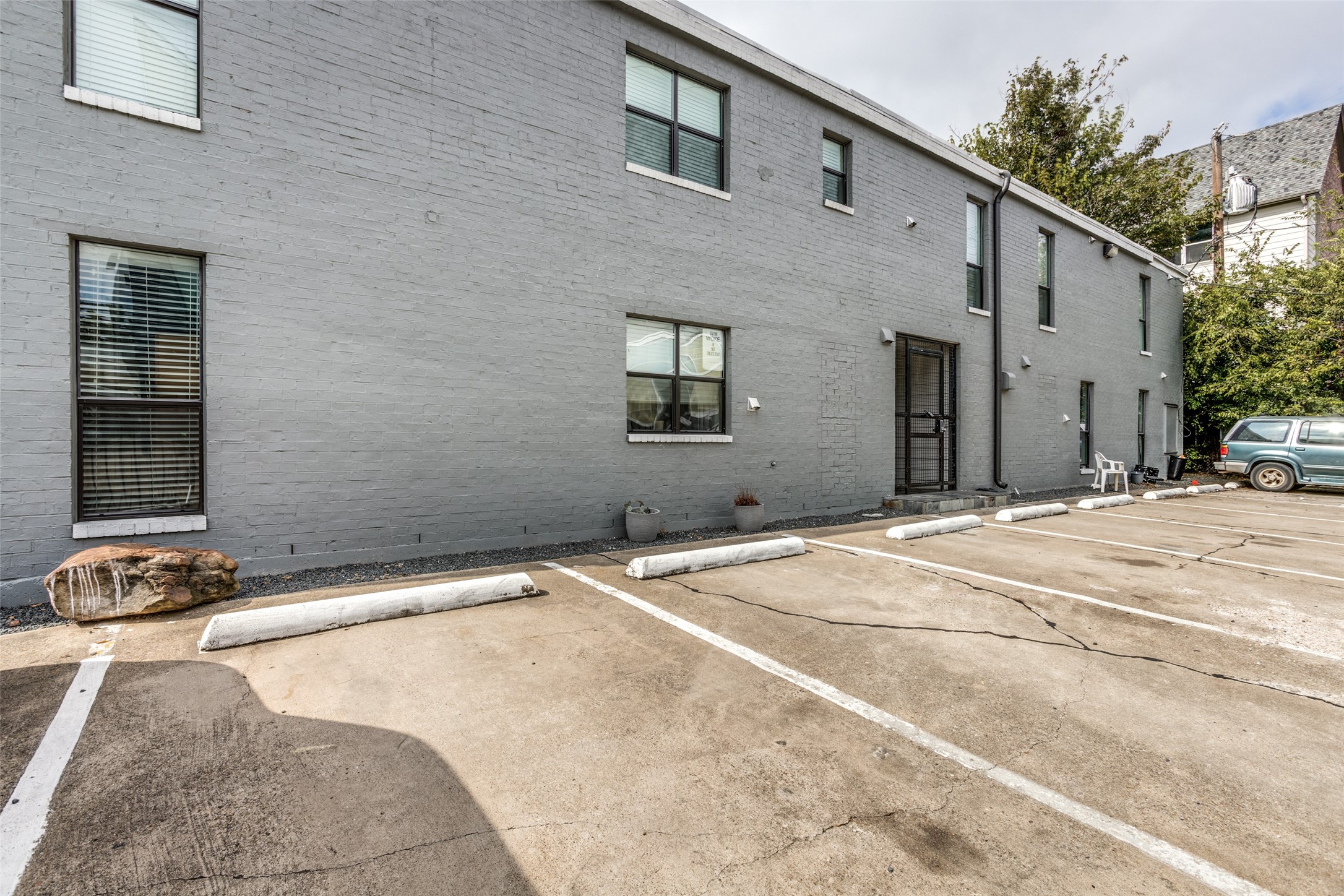 2106 Bennett Avenue 102