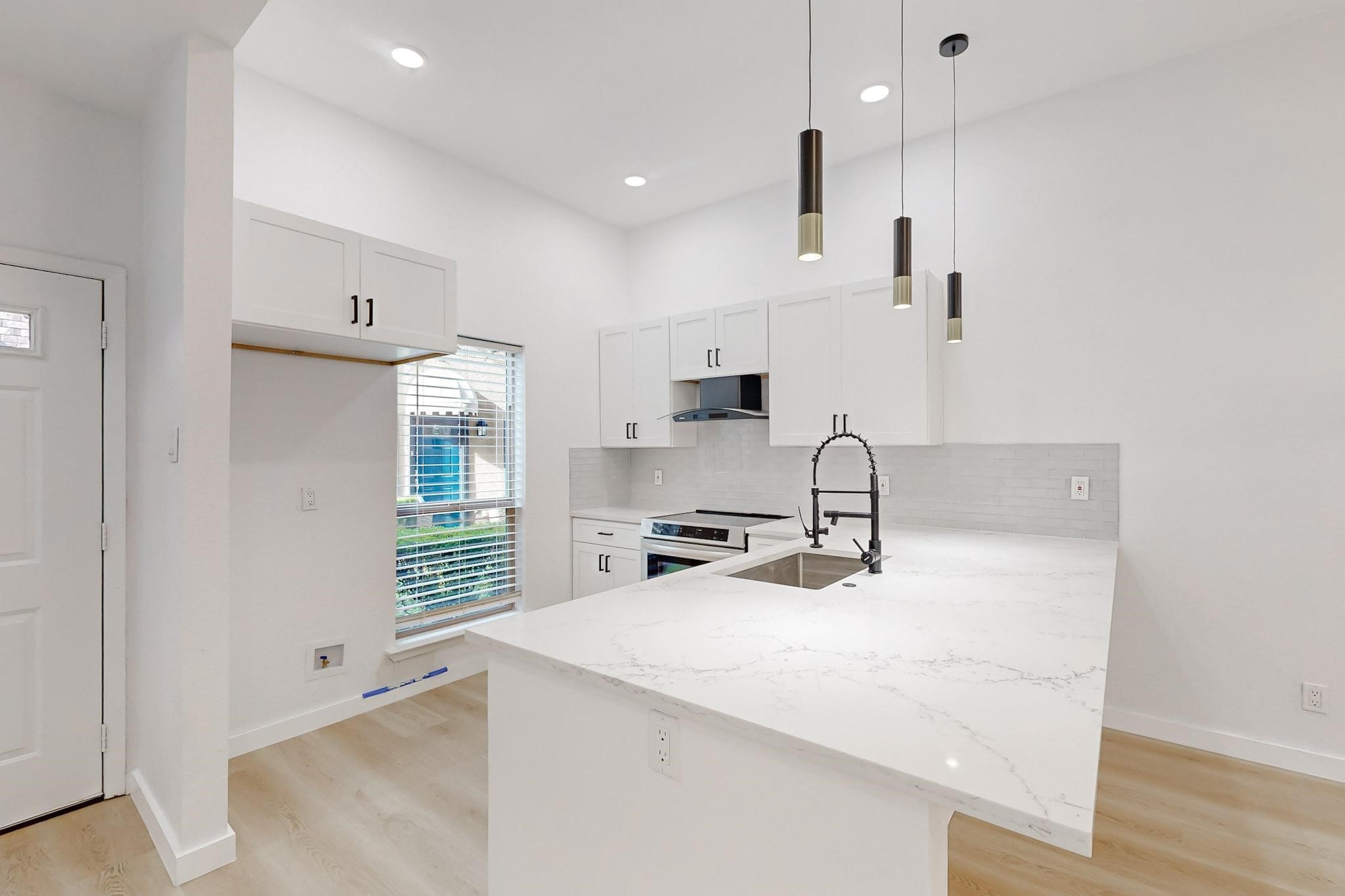 4015 Holland Avenue 102