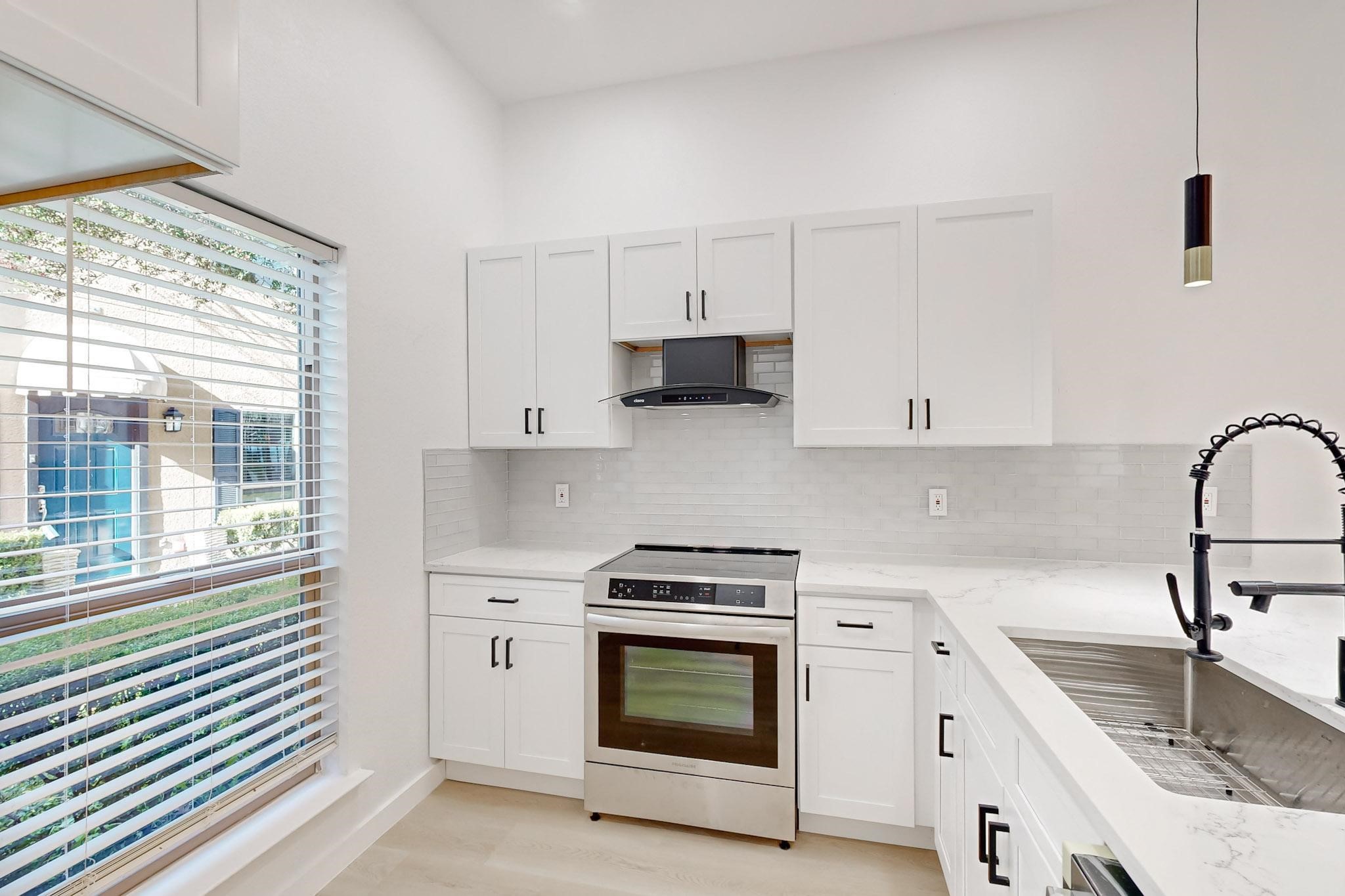 4015 Holland Avenue 102