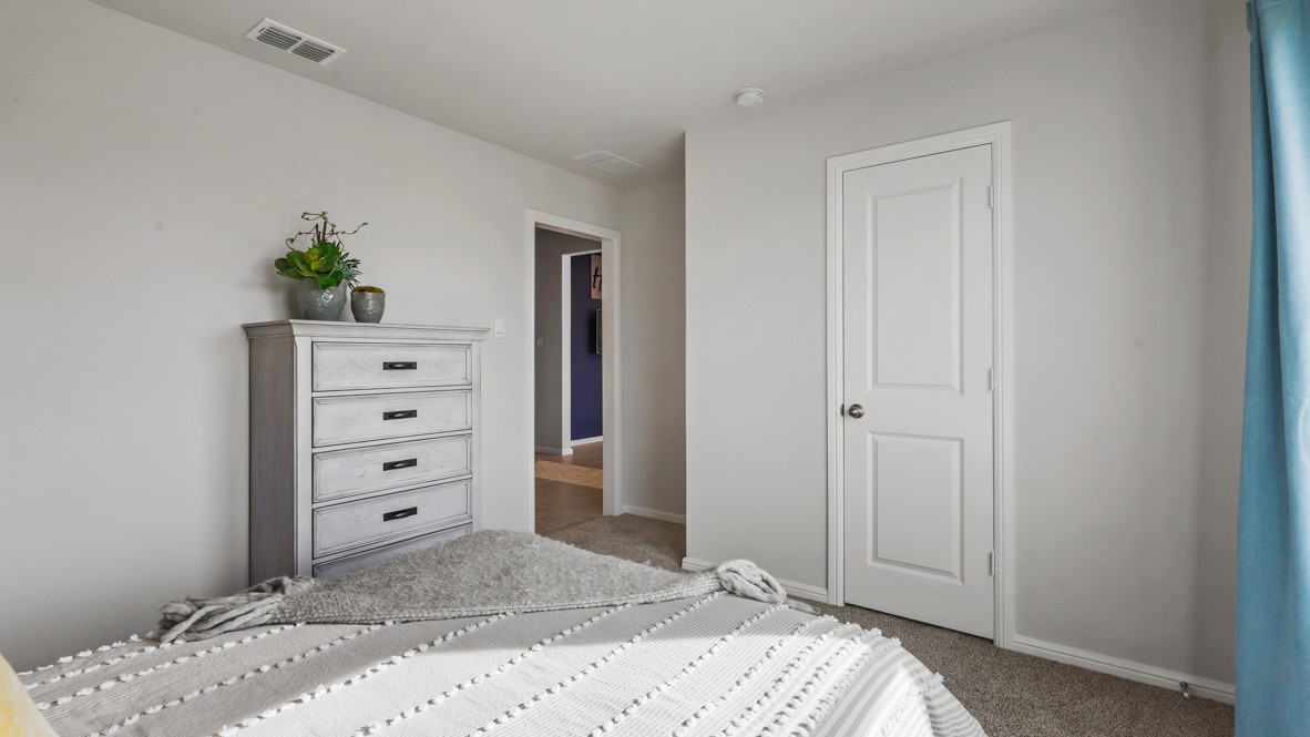 528 CRESTRIDGE Drive N