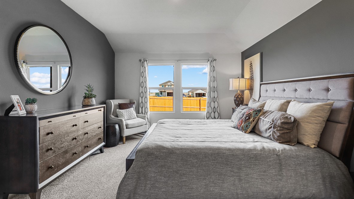 528 CRESTRIDGE Drive N