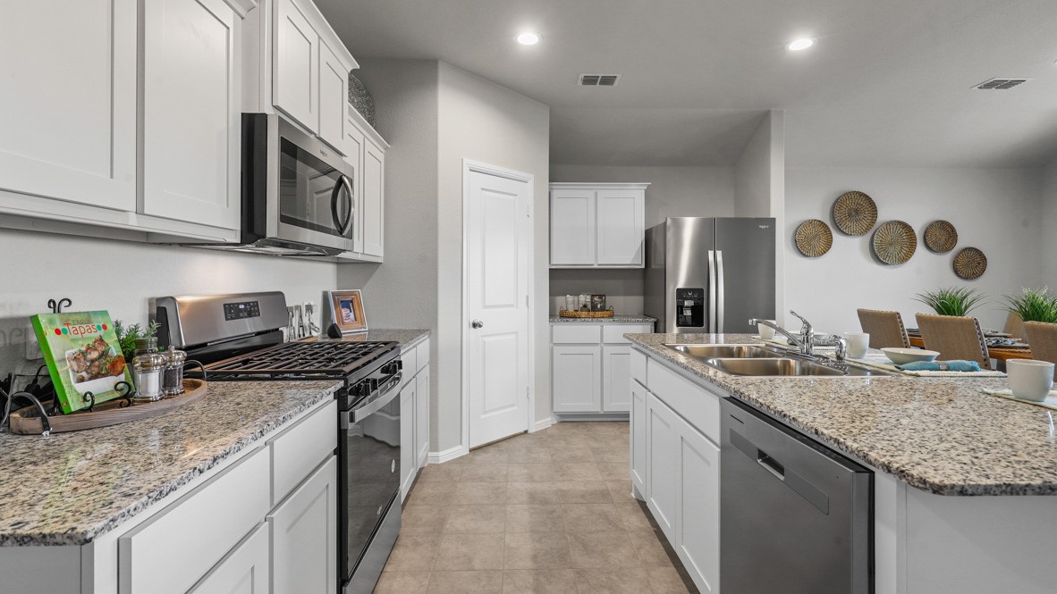 528 CRESTRIDGE Drive N