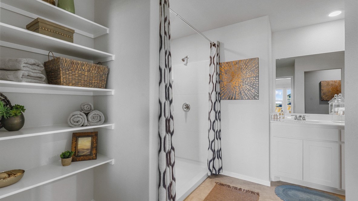 528 CRESTRIDGE Drive N