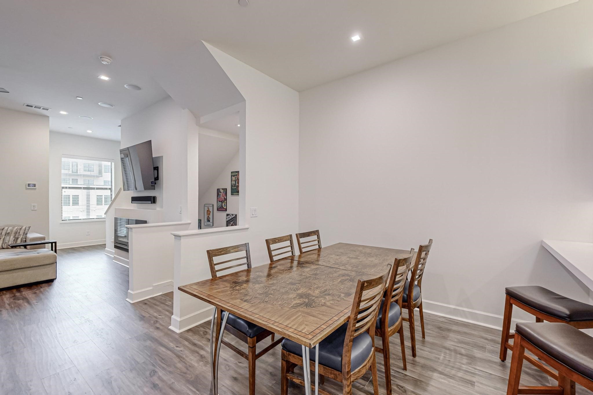 1813 Park Avenue 204