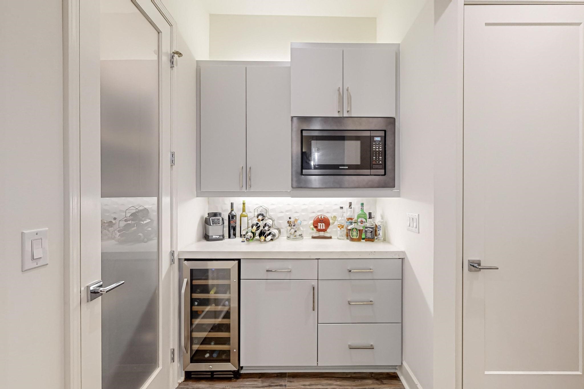 1813 Park Avenue 204