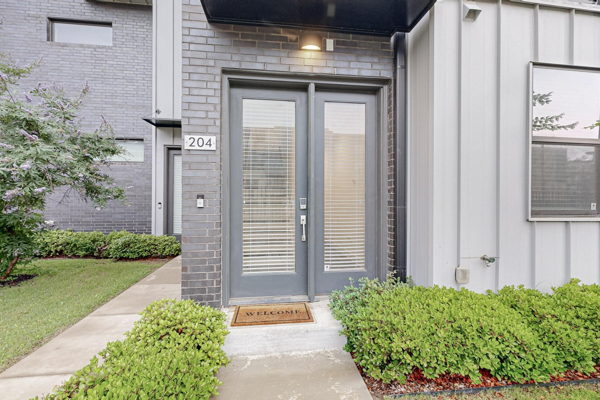 1813 Park Avenue 204