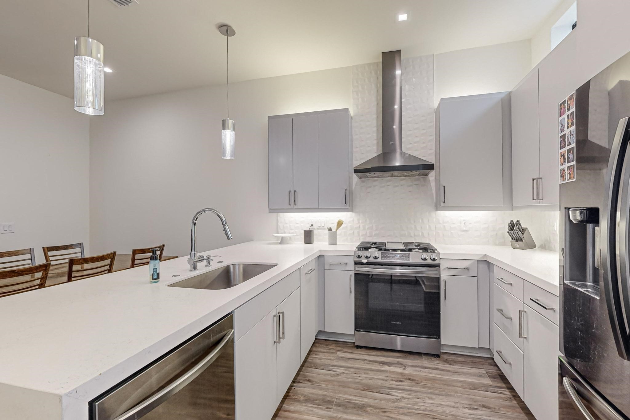 1813 Park Avenue 204