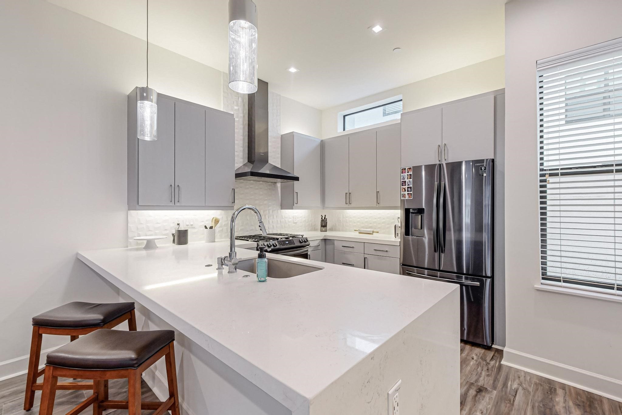 1813 Park Avenue 204