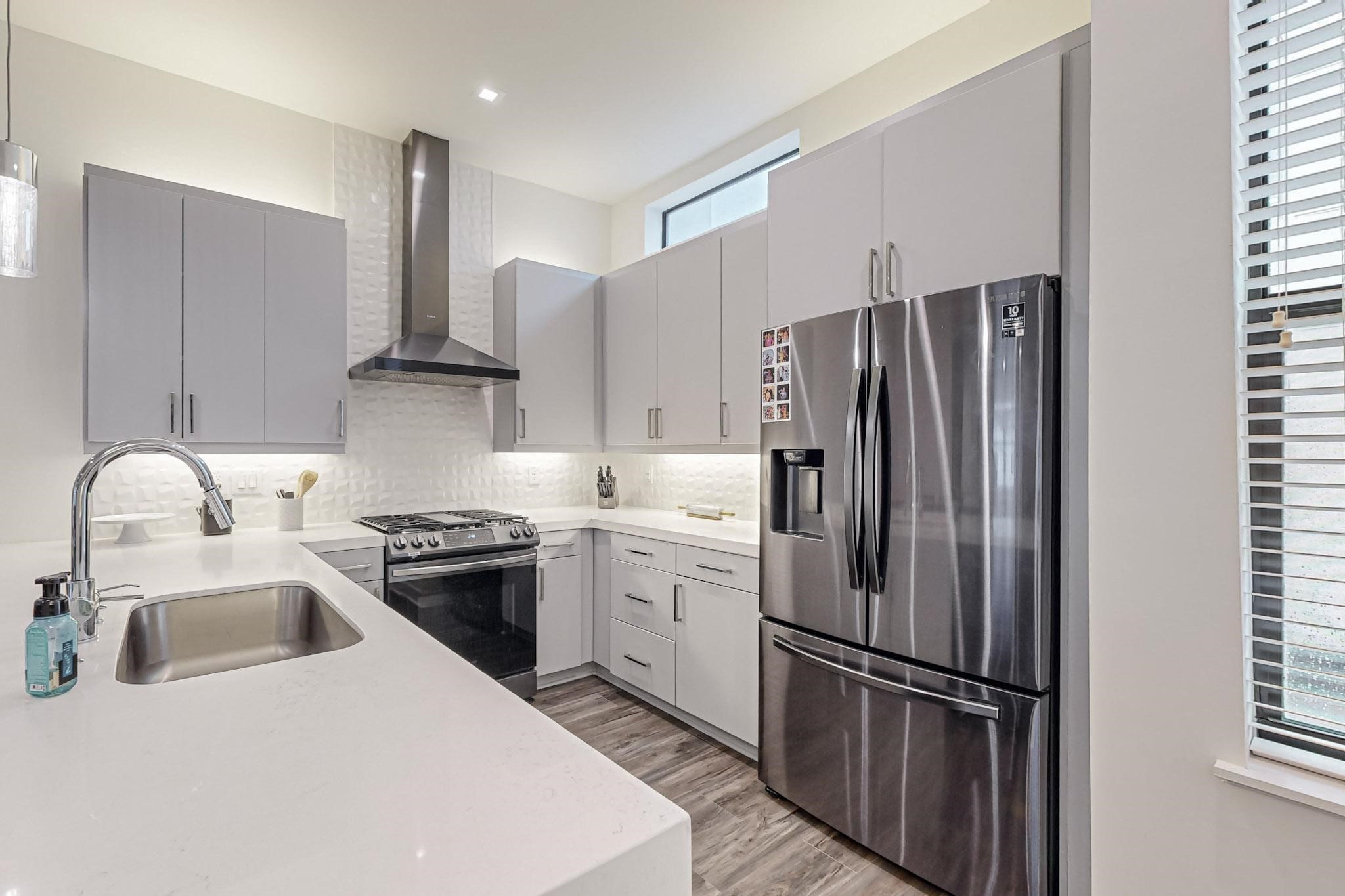 1813 Park Avenue 204