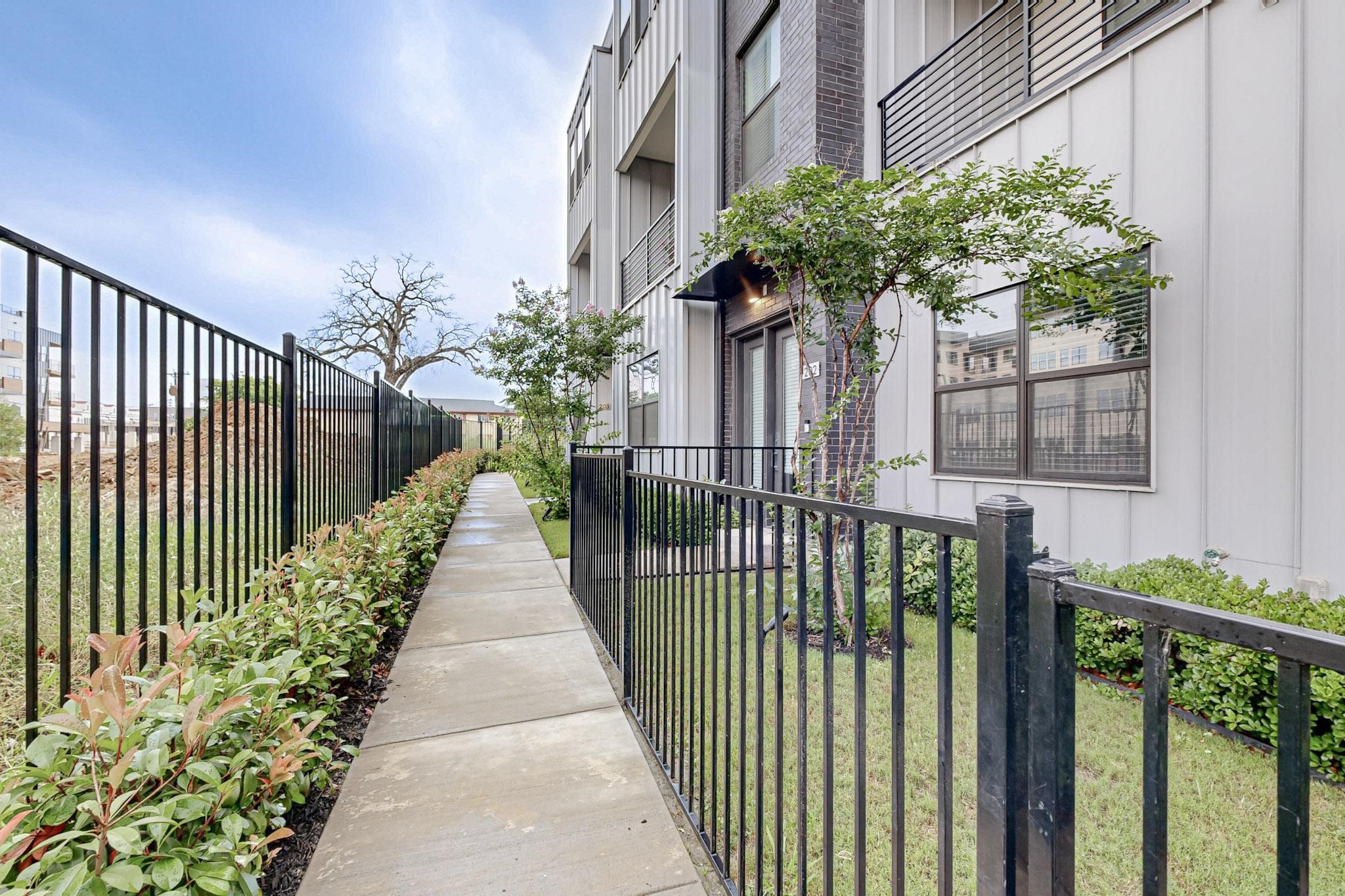 1813 Park Avenue 204