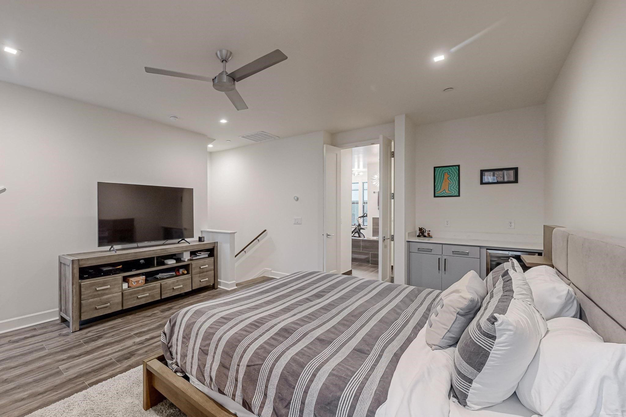 1813 Park Avenue 204