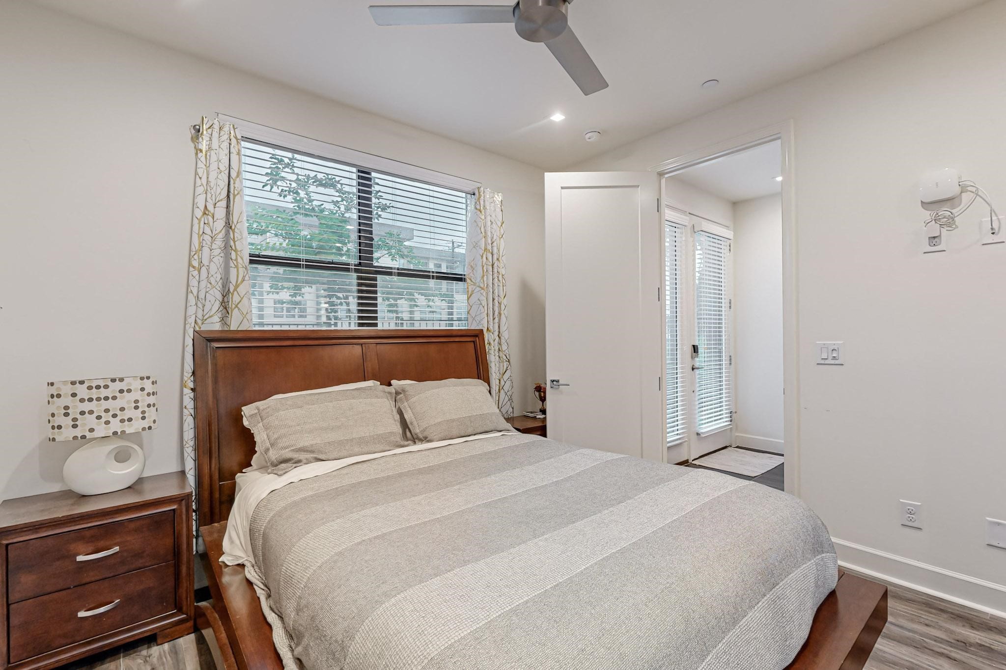 1813 Park Avenue 204