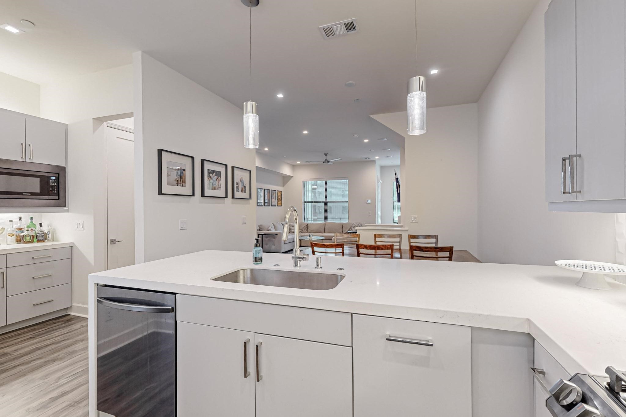 1813 Park Avenue 204