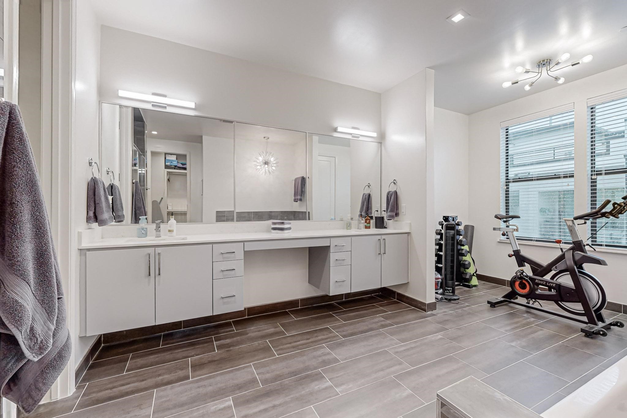 1813 Park Avenue 204