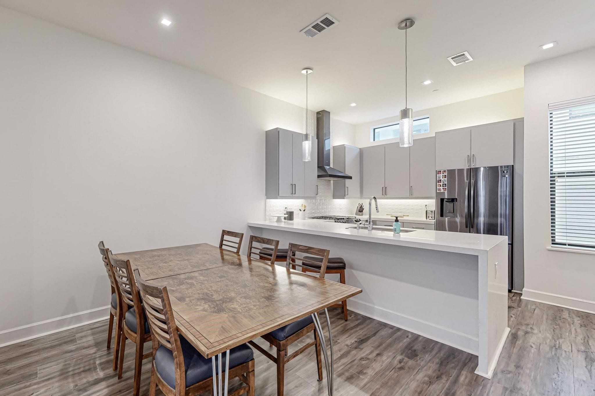 1813 Park Avenue 204