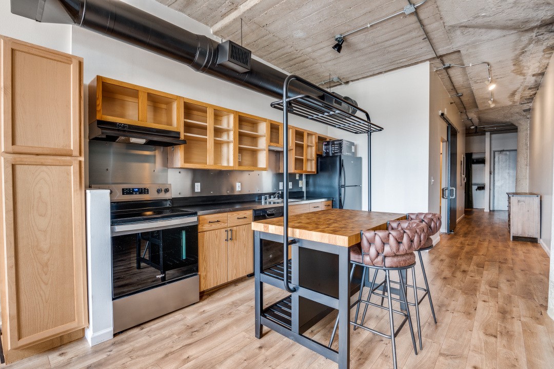 1122 Jackson Street 711