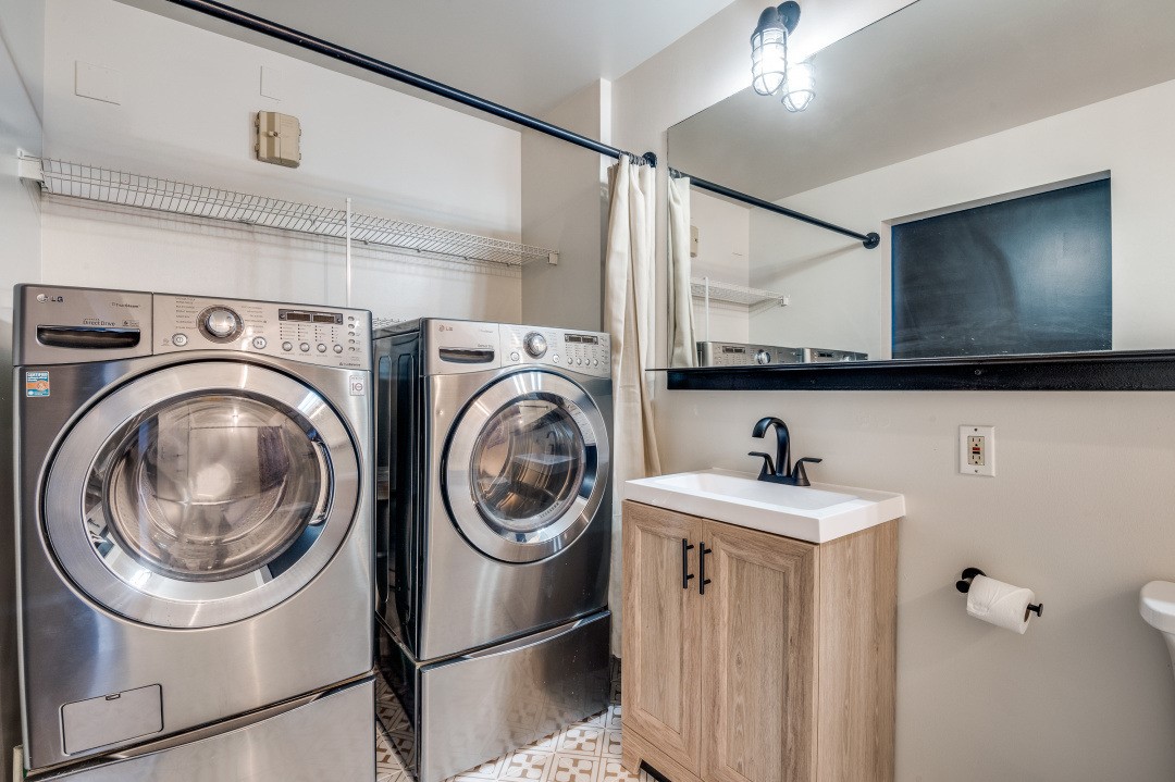 1122 Jackson Street 711