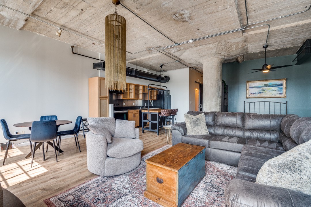 1122 Jackson Street 711