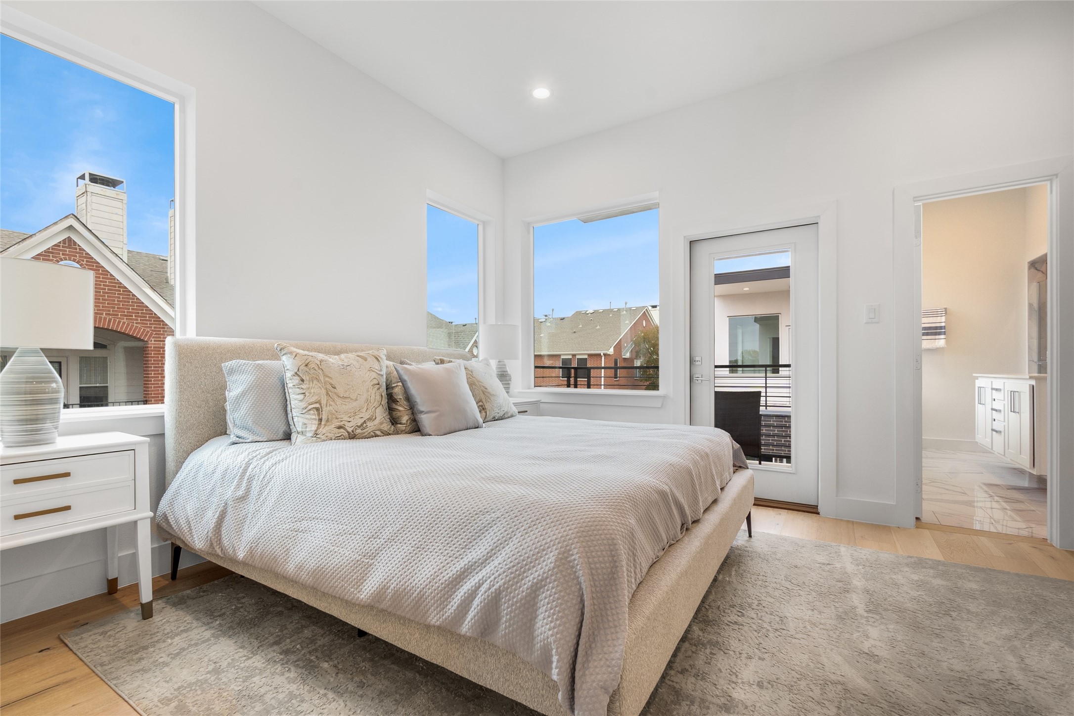 3915 N Hall Street 101