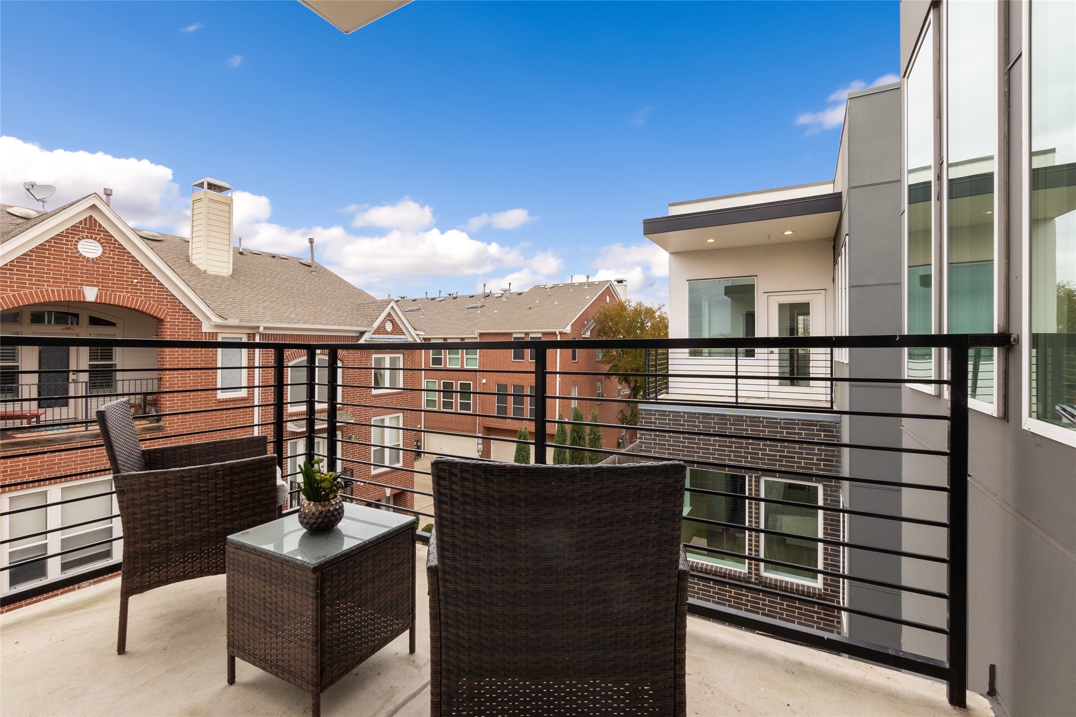 3915 N Hall Street 101