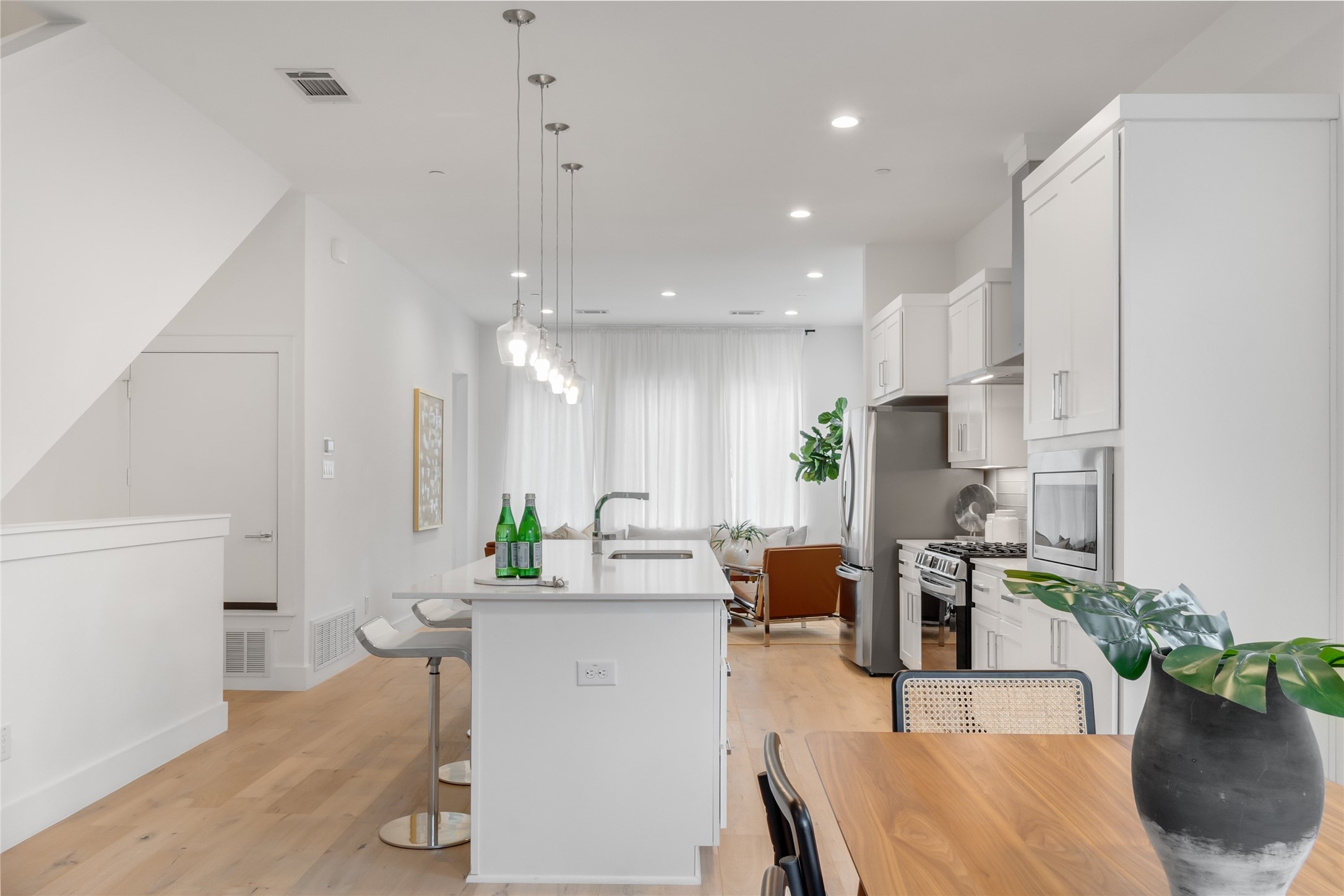 3915 N Hall Street 101