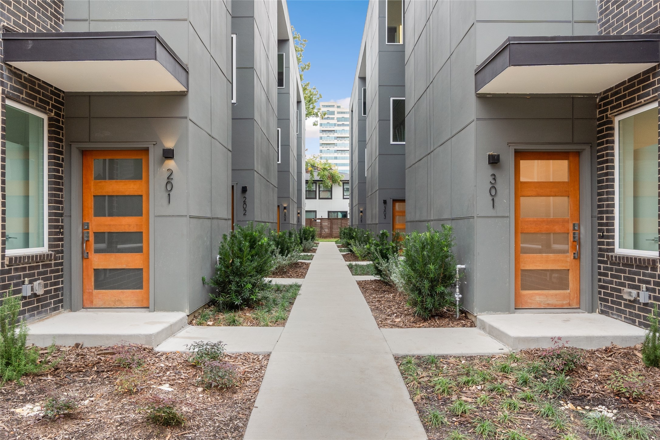 3915 N Hall Street 101