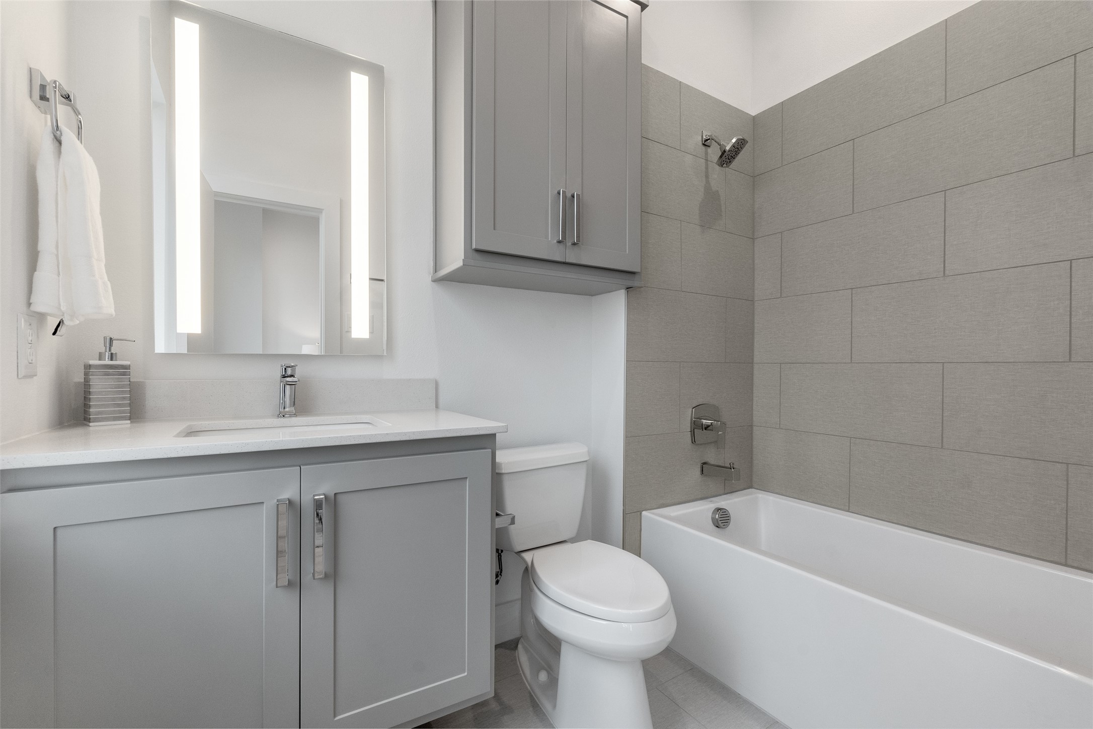 3915 N Hall Street 101