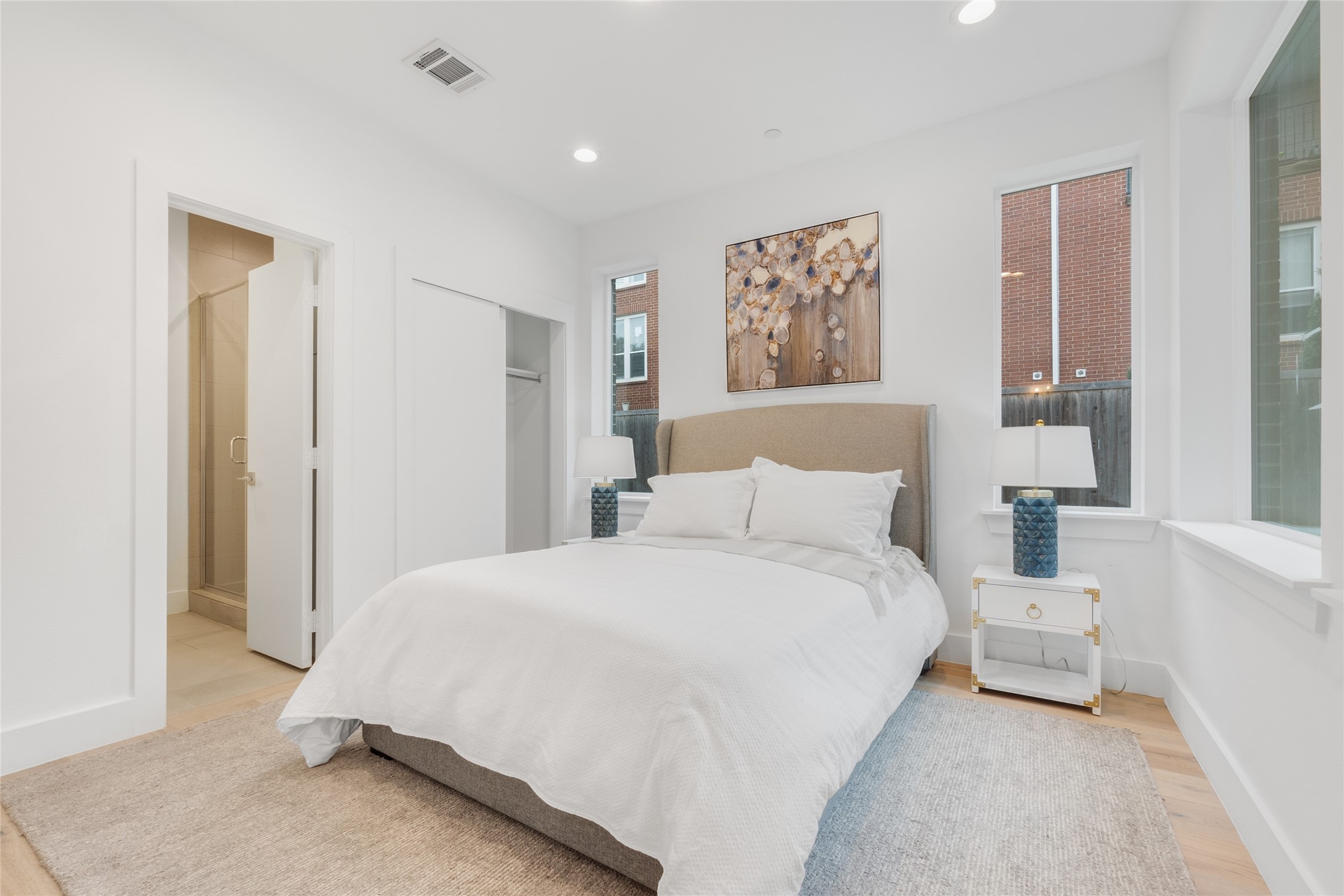 3915 N Hall Street 101