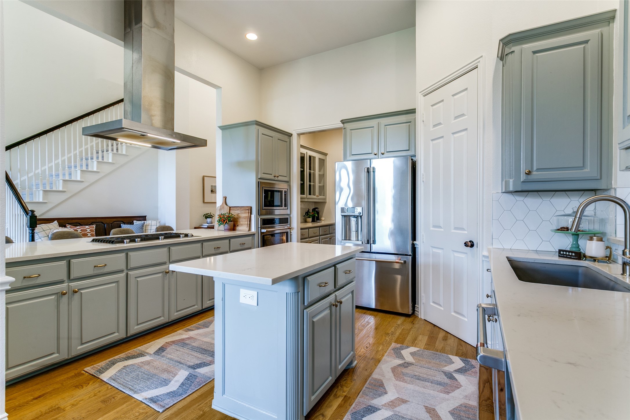 2209 Bayou Court