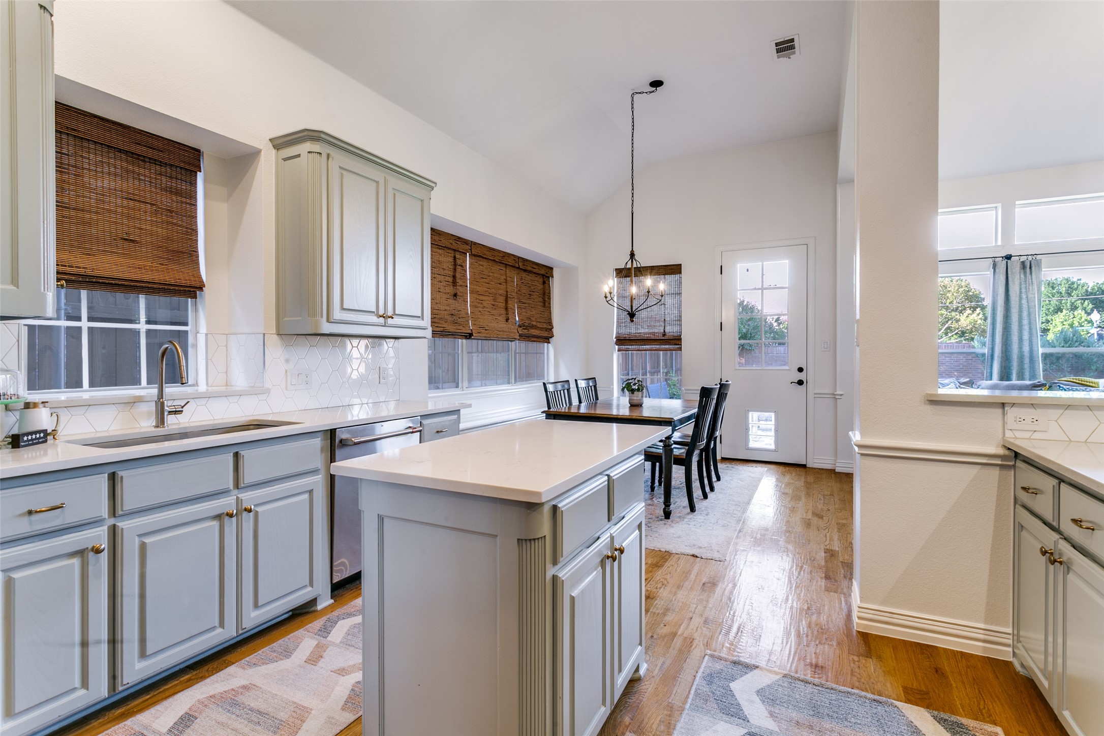 2209 Bayou Court