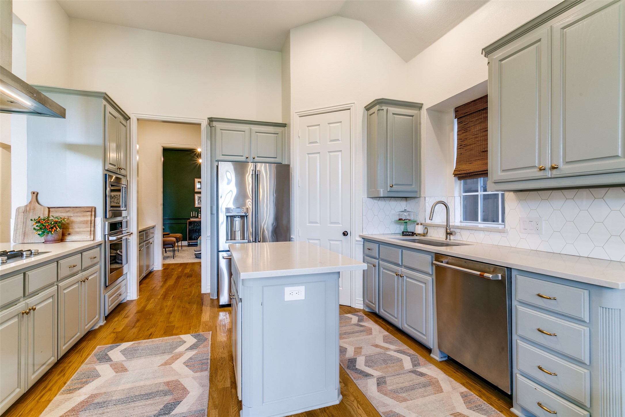 2209 Bayou Court
