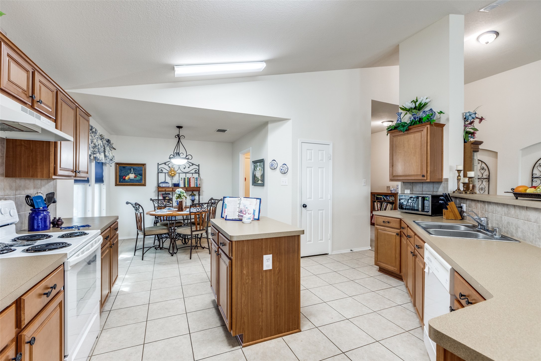 1933 Bradford Pear Square