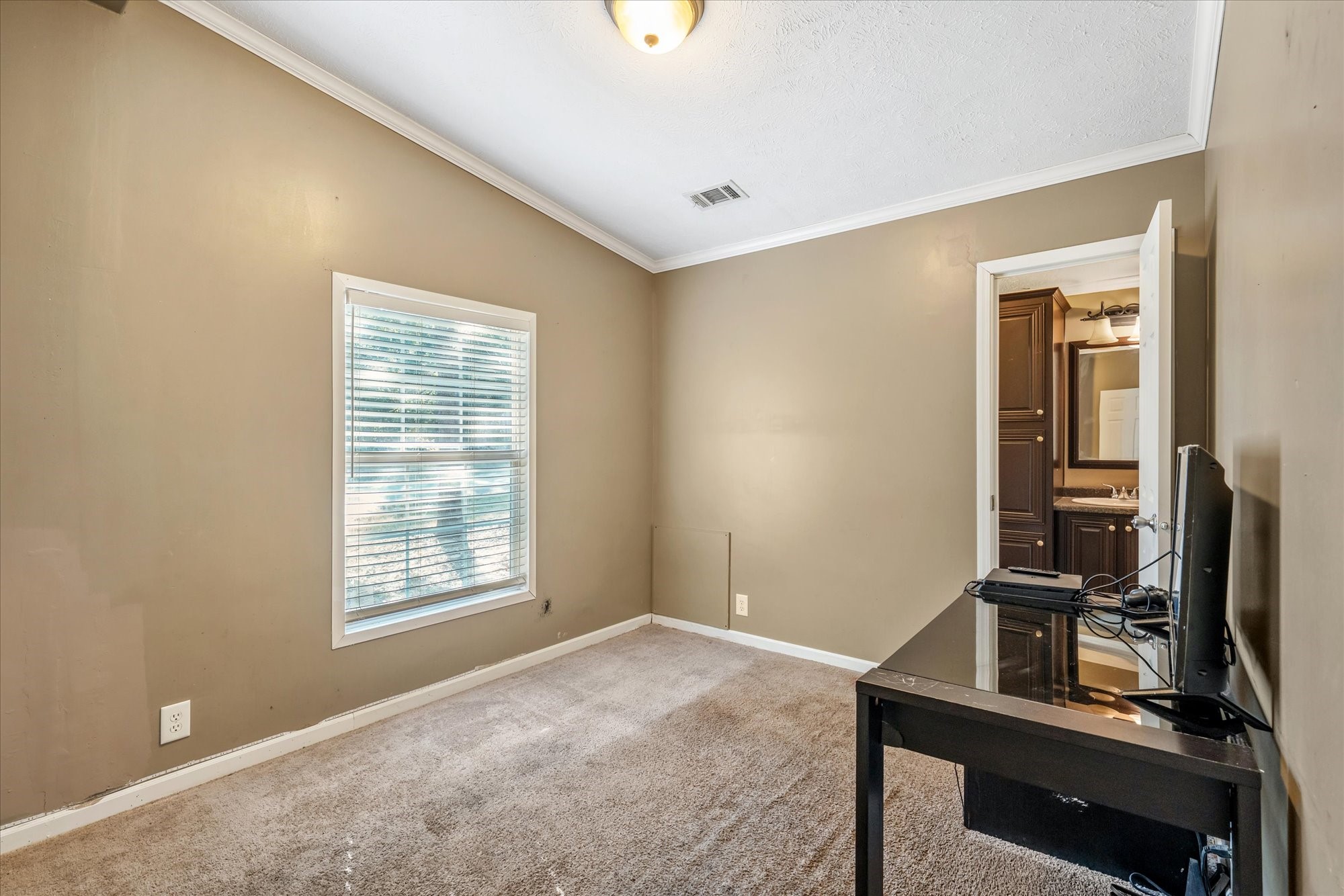 13902 E Travis Lane