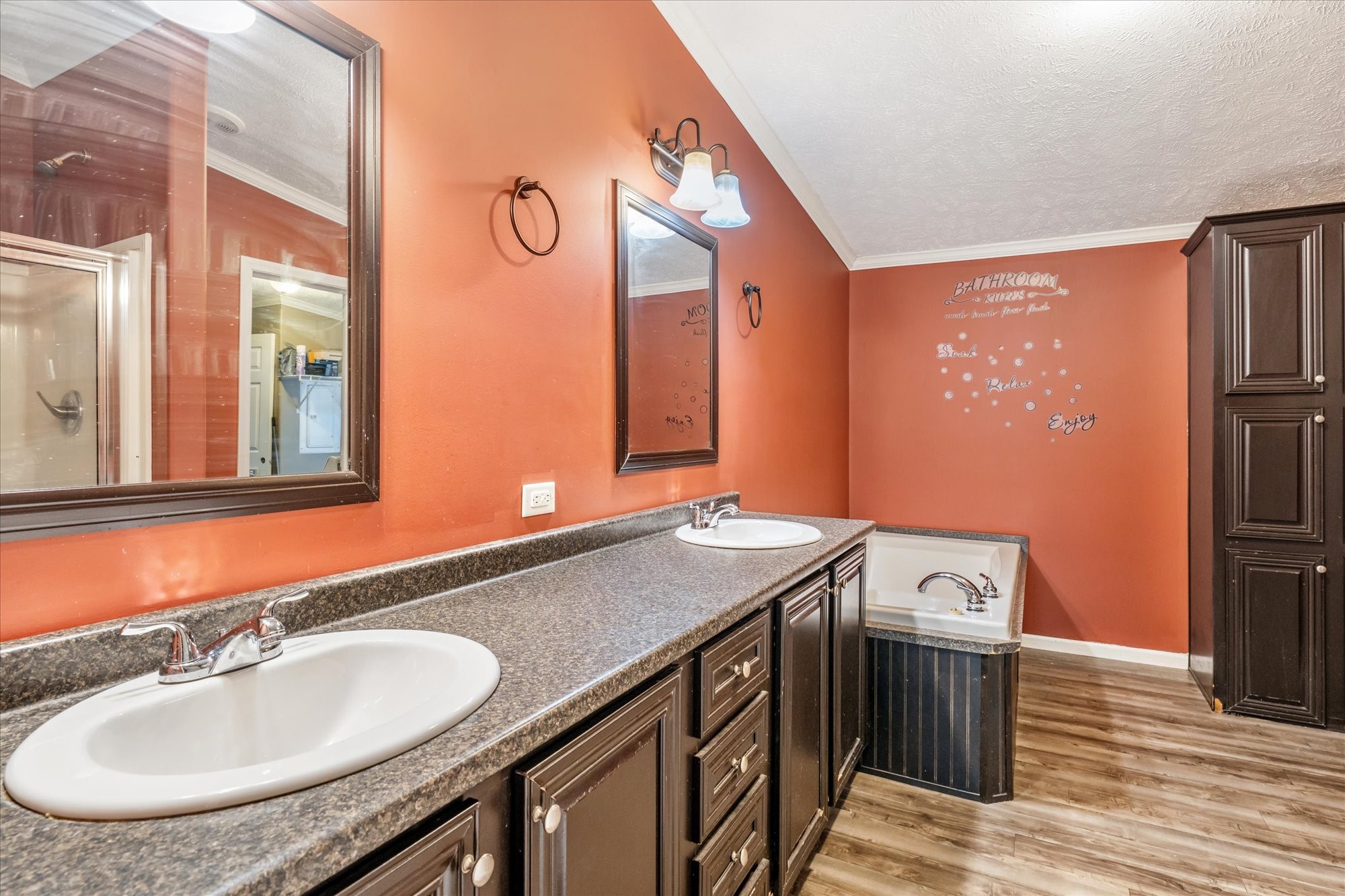 13902 E Travis Lane