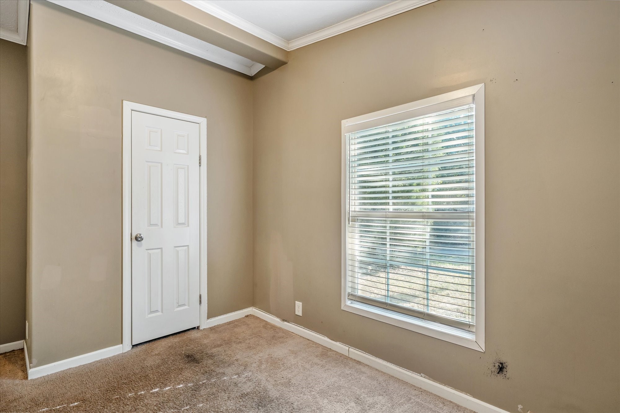 13902 E Travis Lane