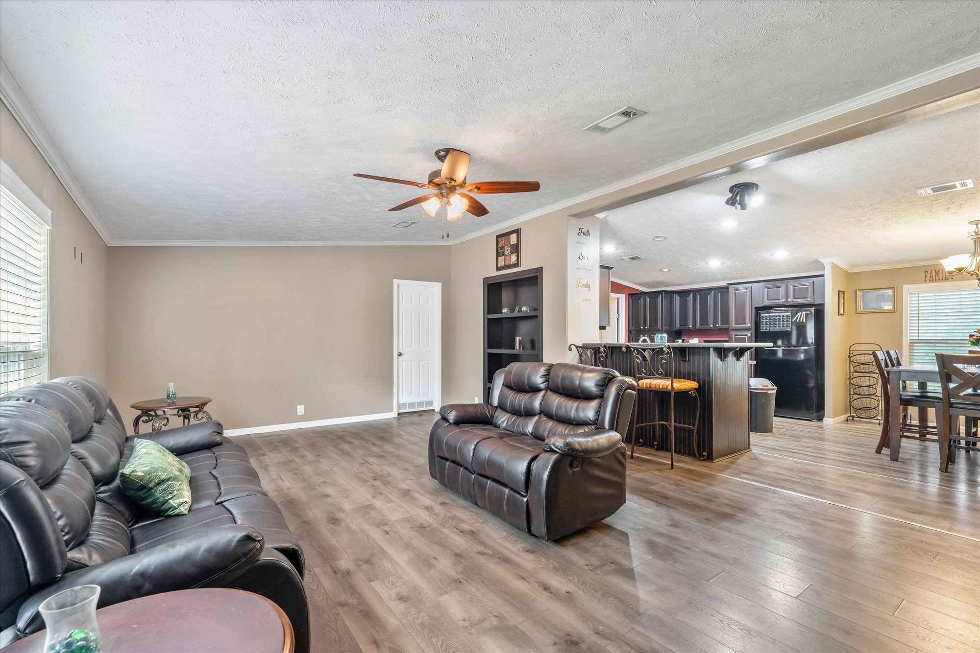 13902 E Travis Lane