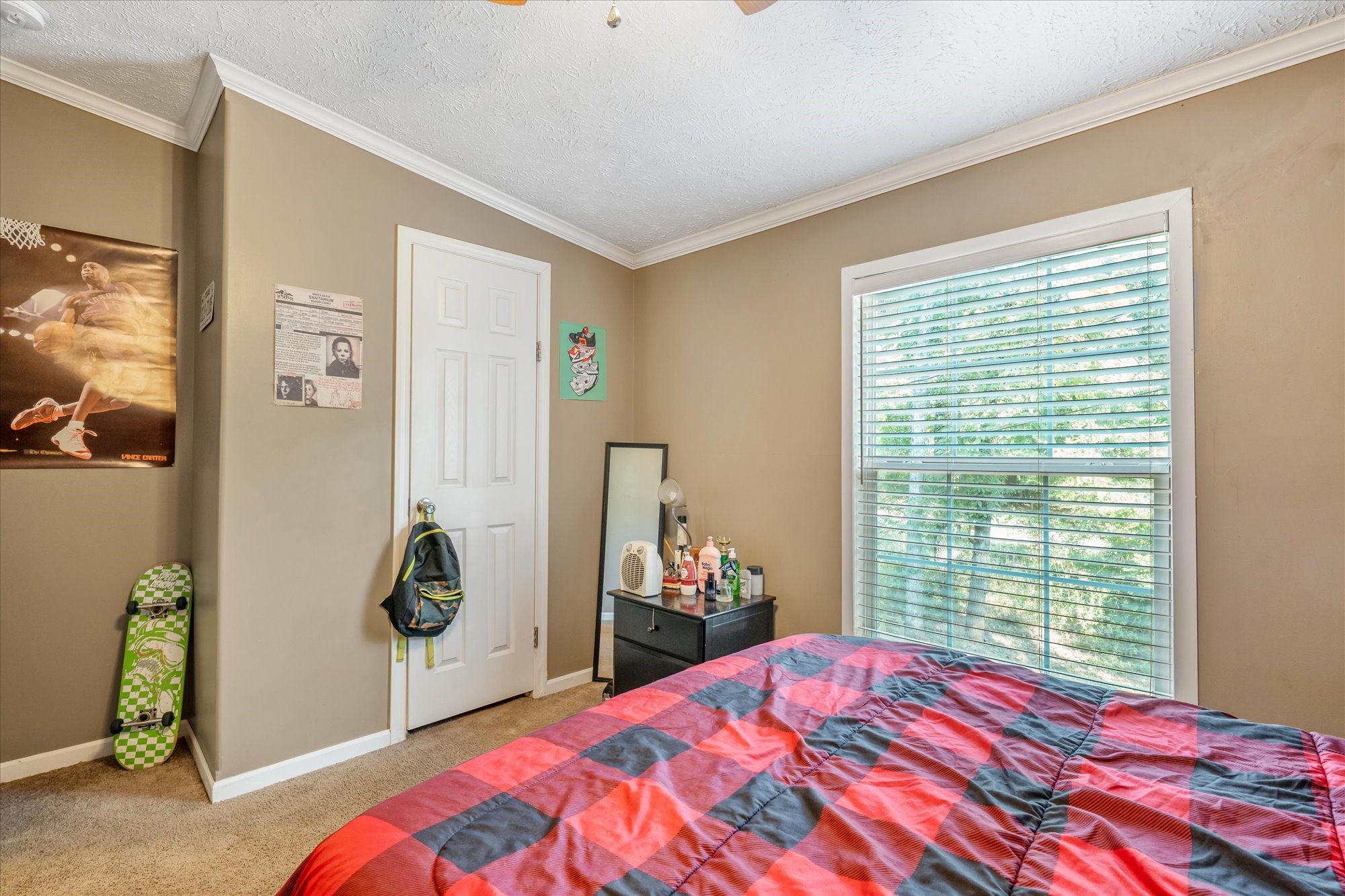 13902 E Travis Lane