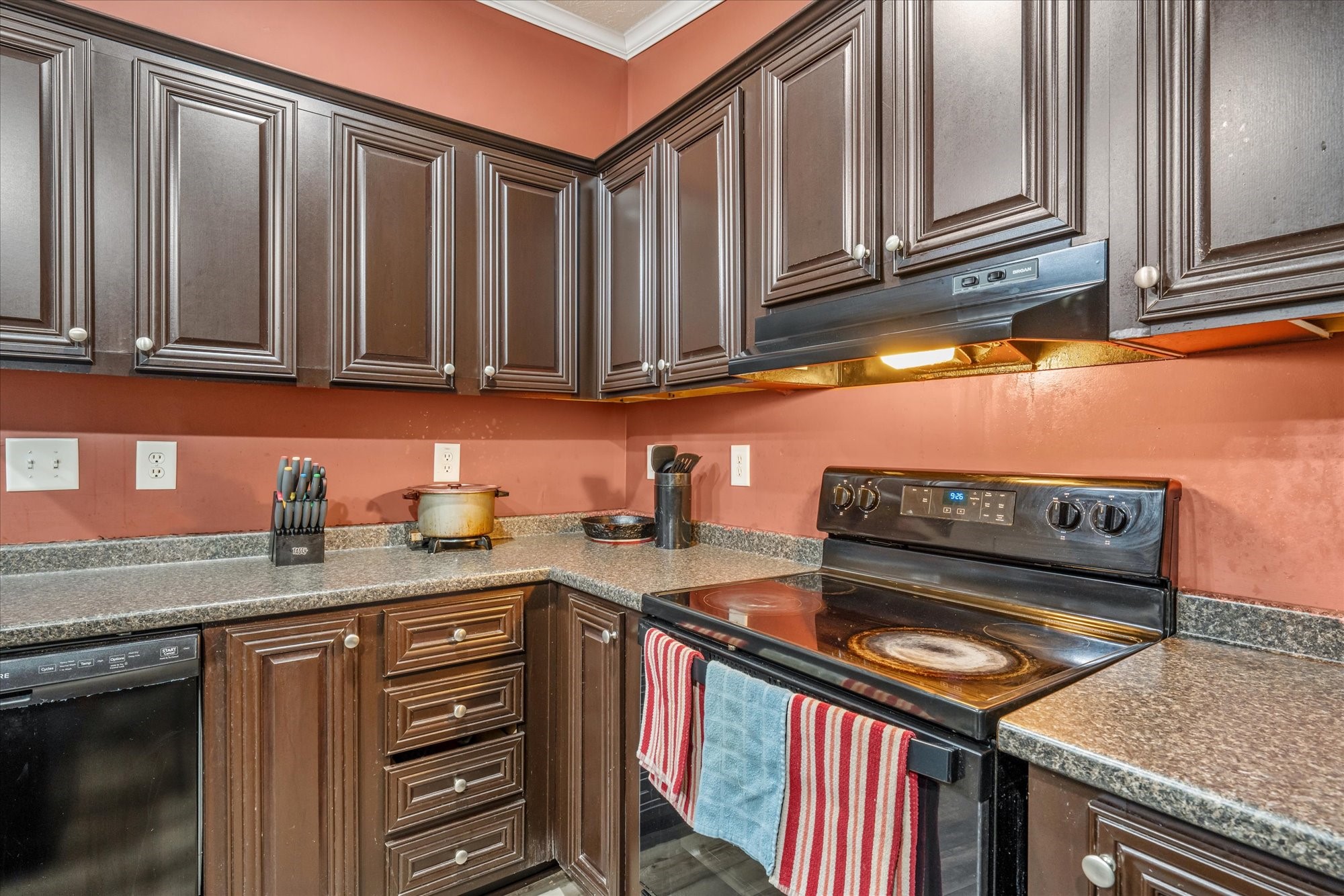 13902 E Travis Lane