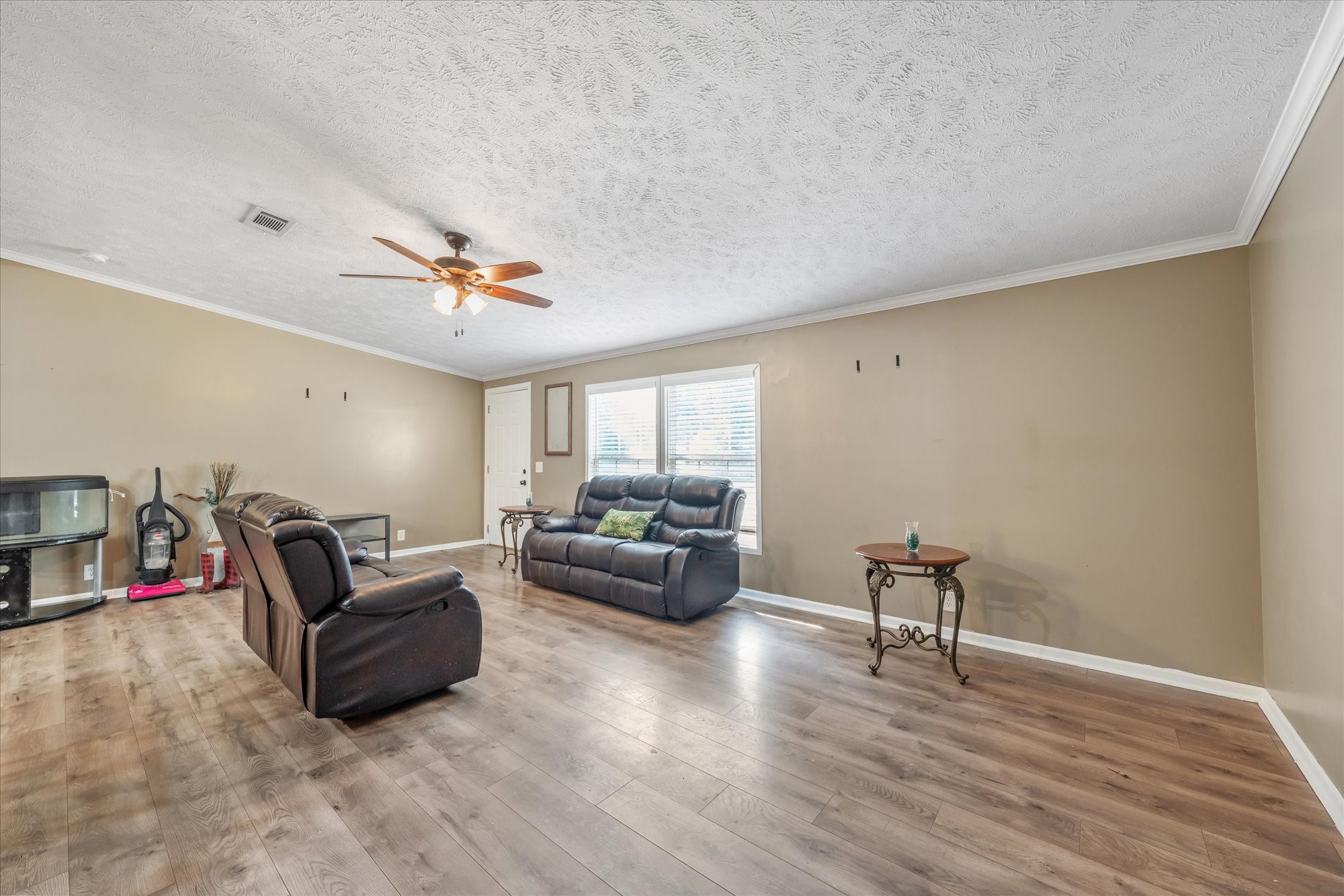 13902 E Travis Lane