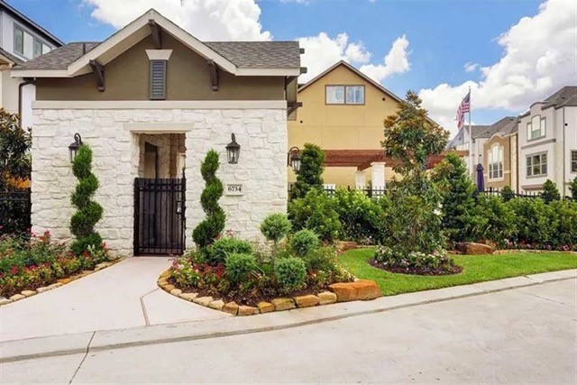 6755 Highclere Manor Lane