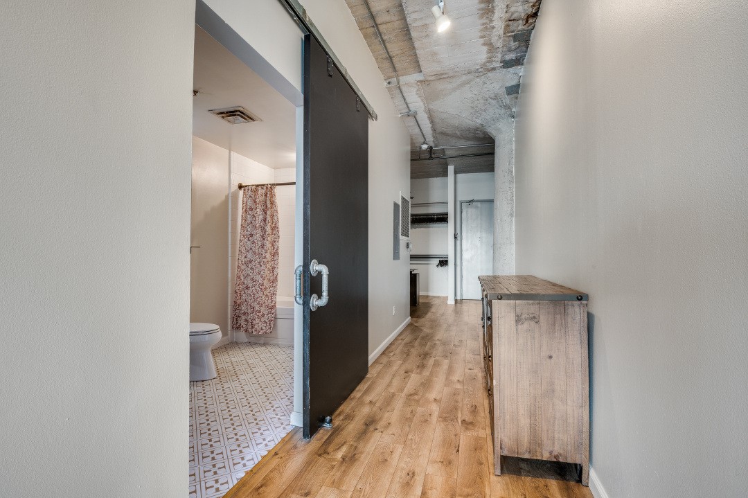 1122 Jackson Street 711