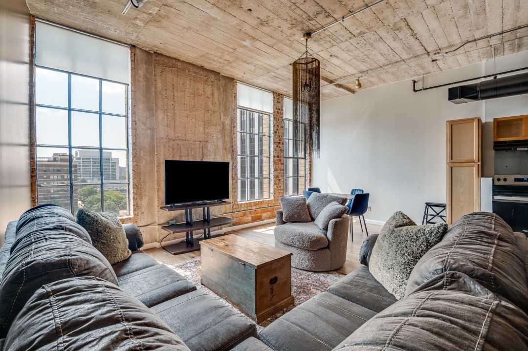 1122 Jackson Street 711