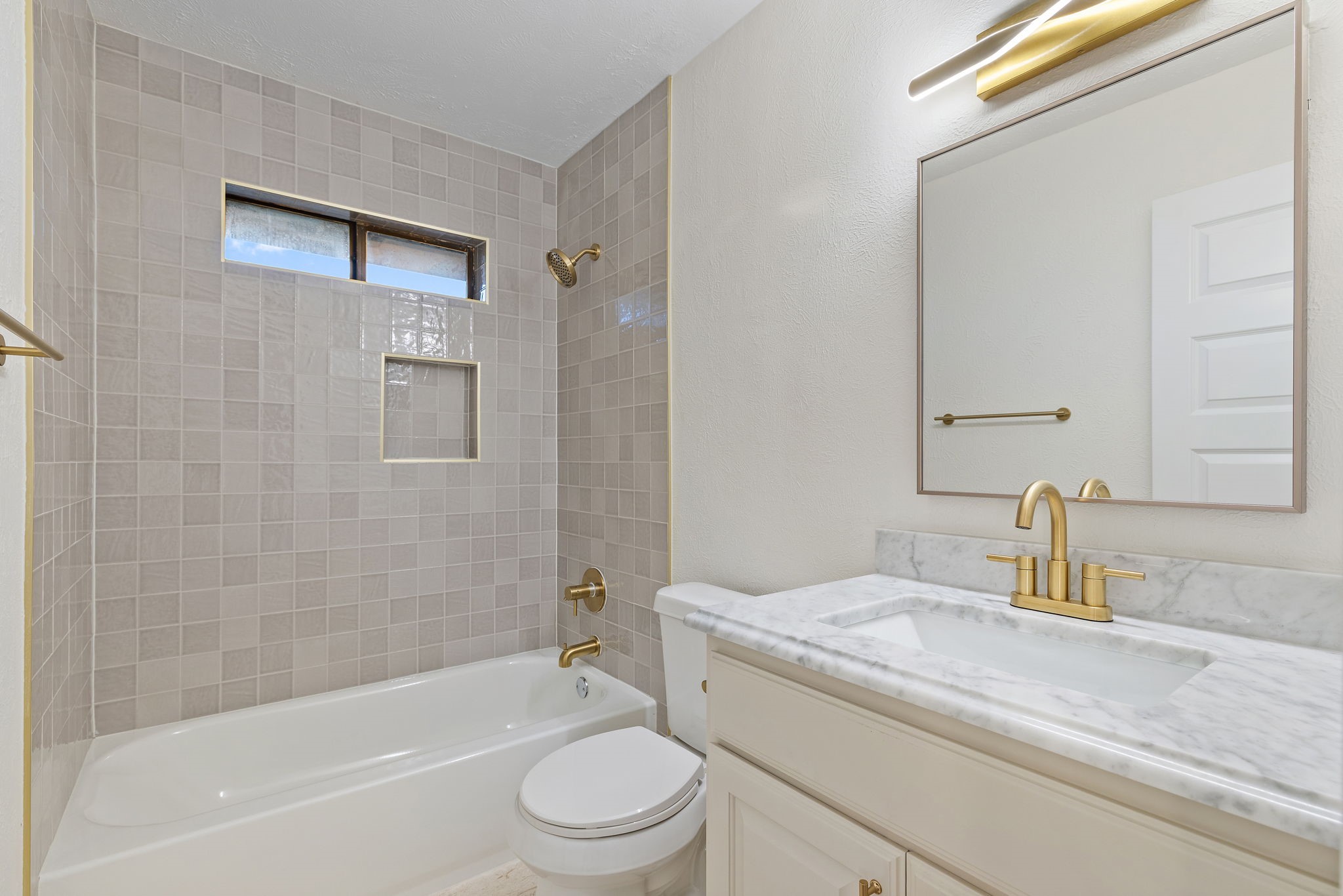 403 E 8th Street
