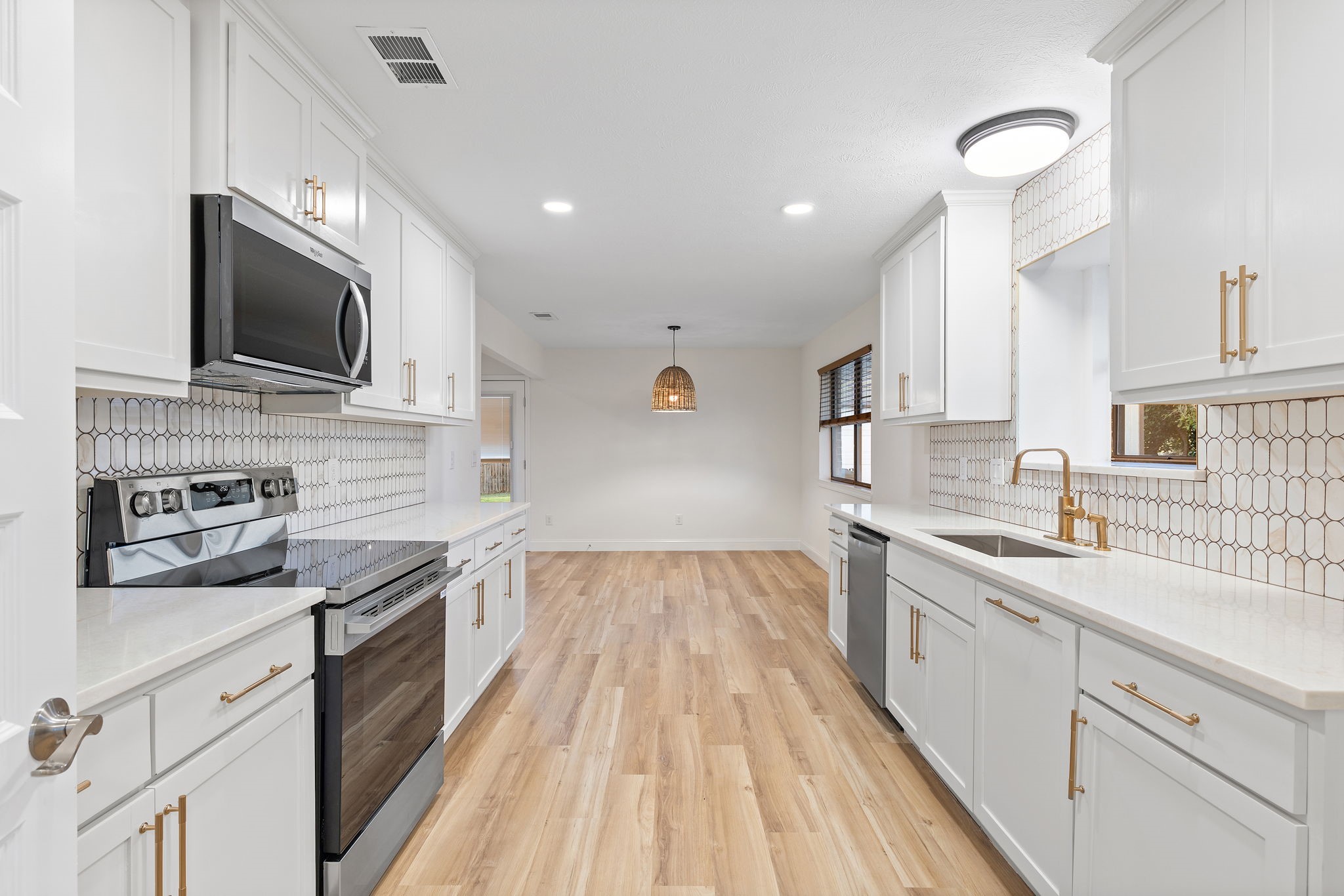 403 E 8th Street