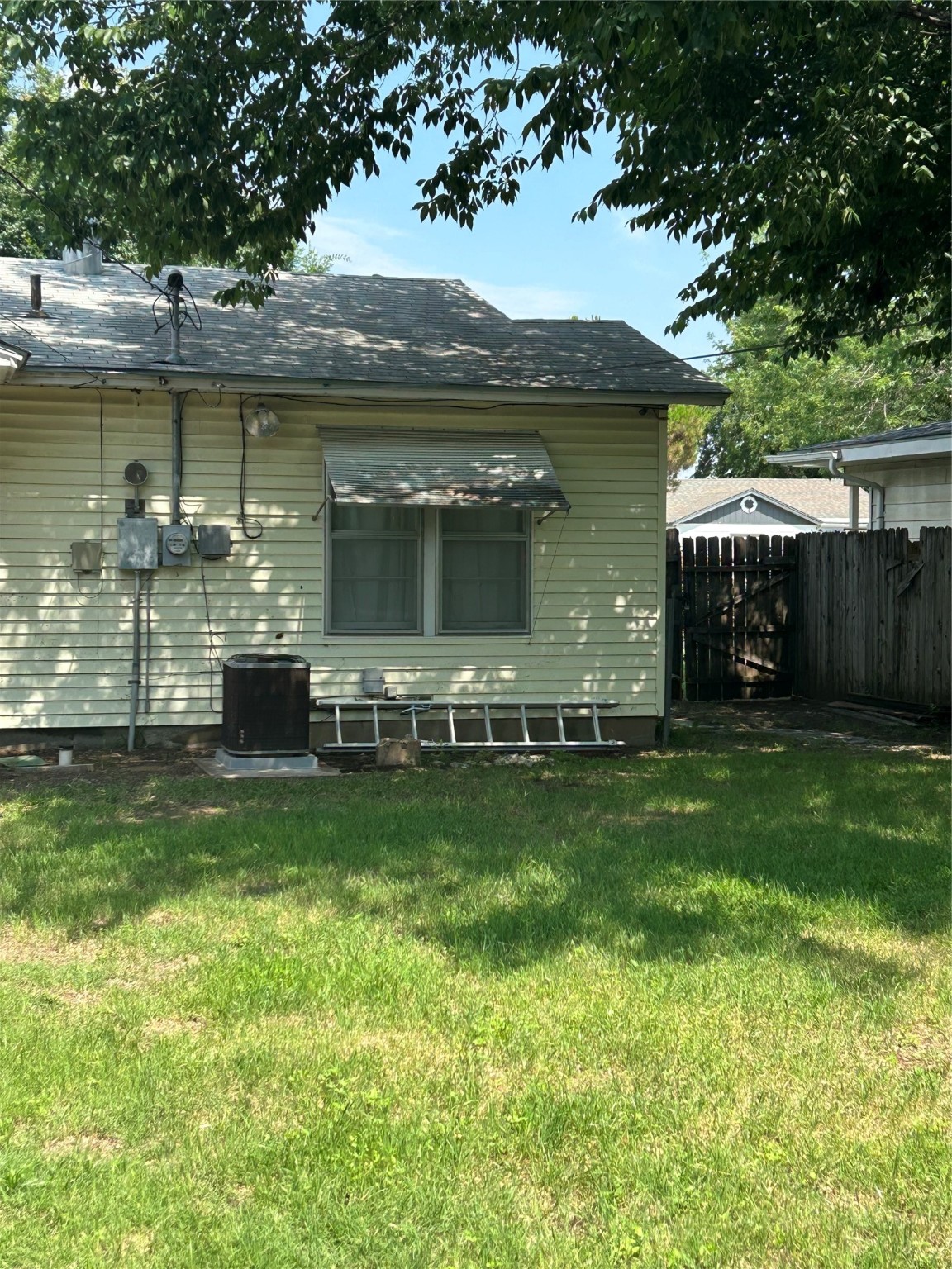 829 Yale Street