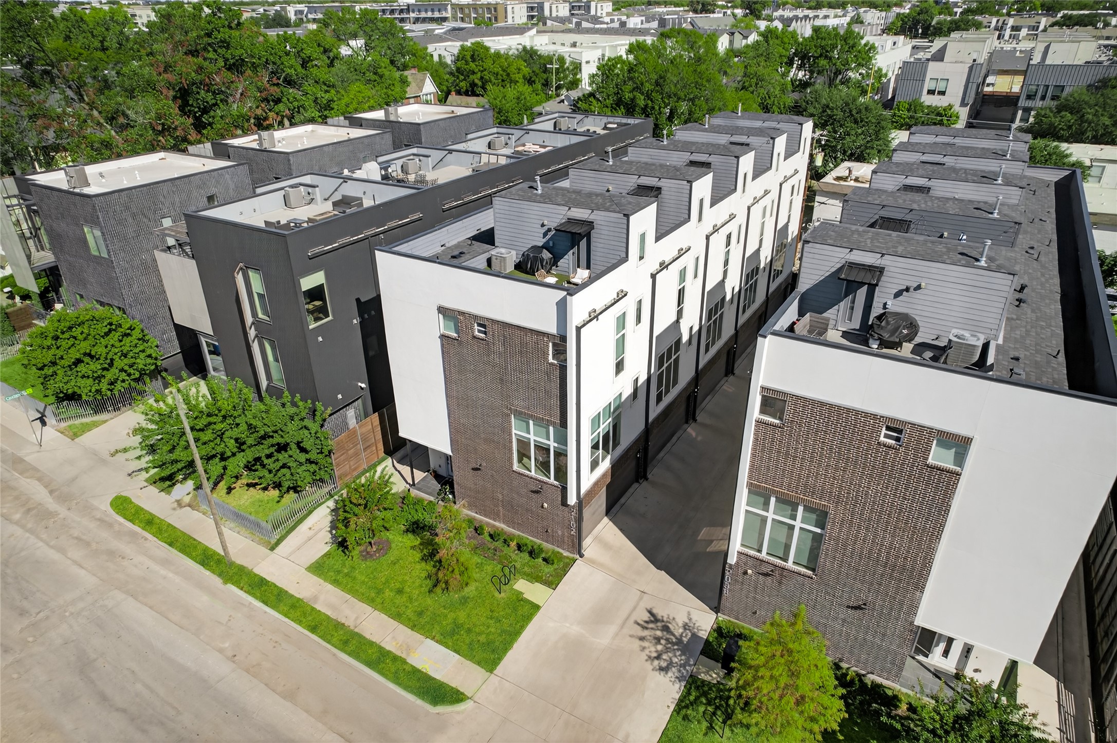 2102 N Prairie Avenue 105