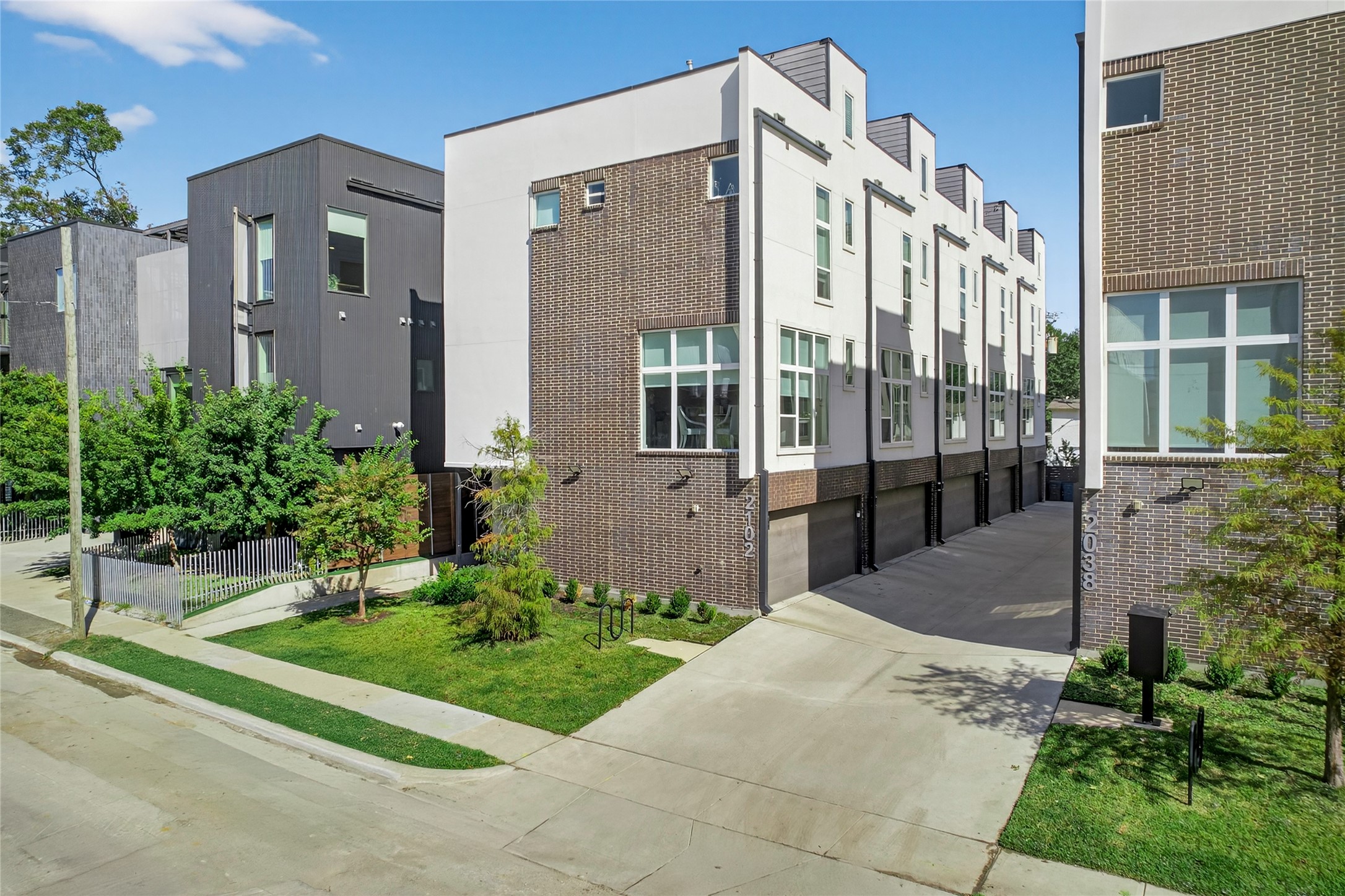 2102 N Prairie Avenue 105