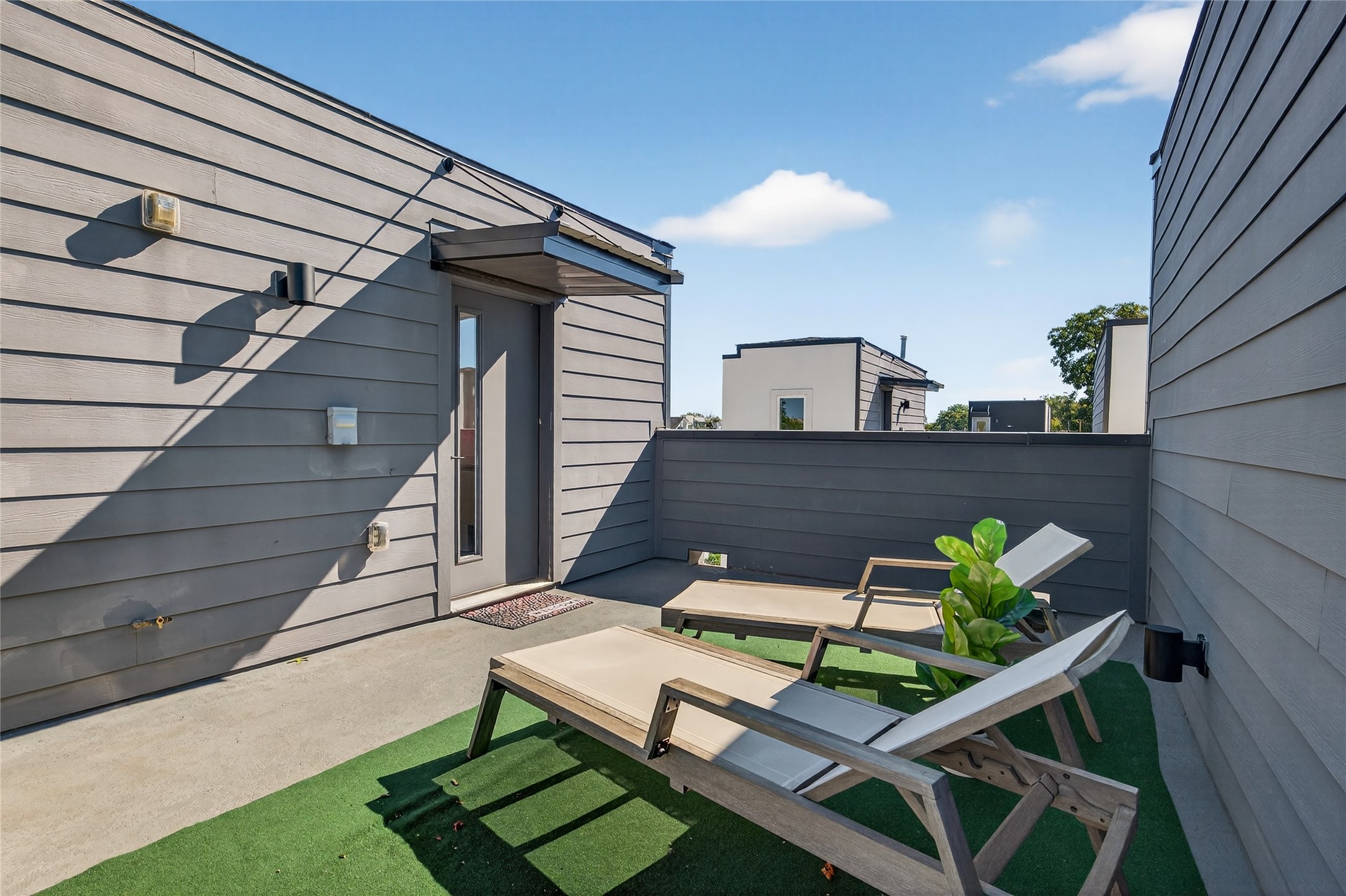 2102 N Prairie Avenue 105